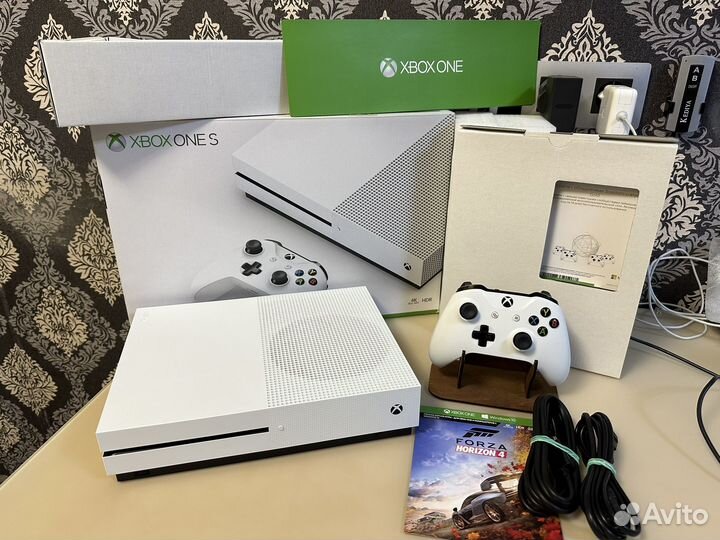 Xbox One S 1tb с дисководом