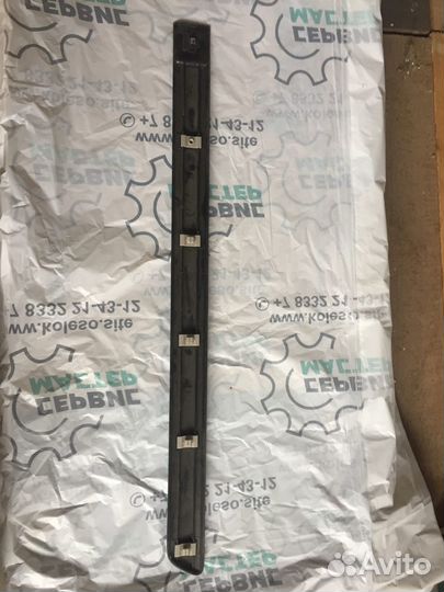 Накладка декоративная задней правой двери