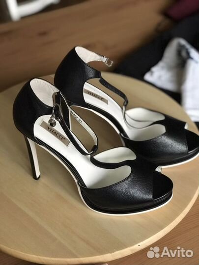 Туфли новые Мэри Джейн 37