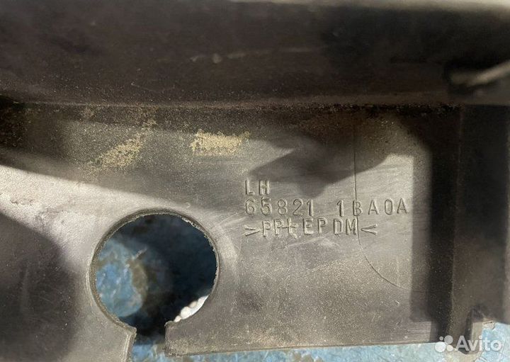 Уплотнитель крыла левый Infiniti Ex J50