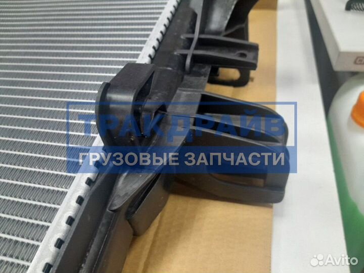 Радиатор охлаждения двигателя Ивеко Дейли