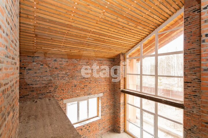 Коттедж 249 м² на участке 10 сот.