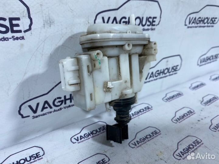 Активатор замка двери передний правый Volkswagen