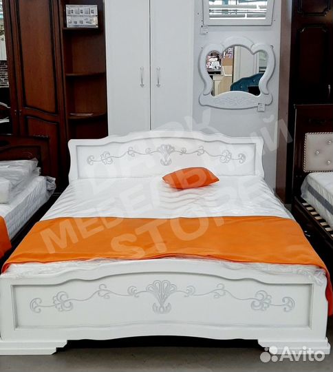 Кровать массив