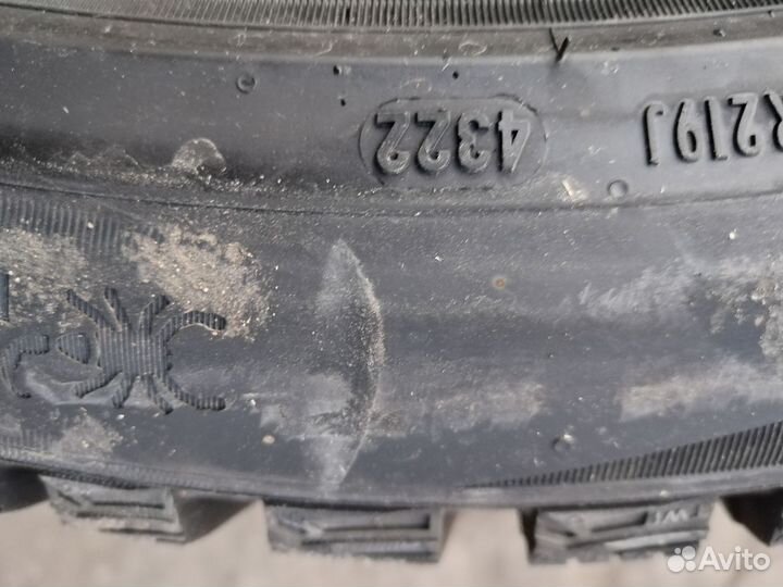 Pirelli Scorpion Ice Zero 2 275/40 R21 и 315/35 R21 107H