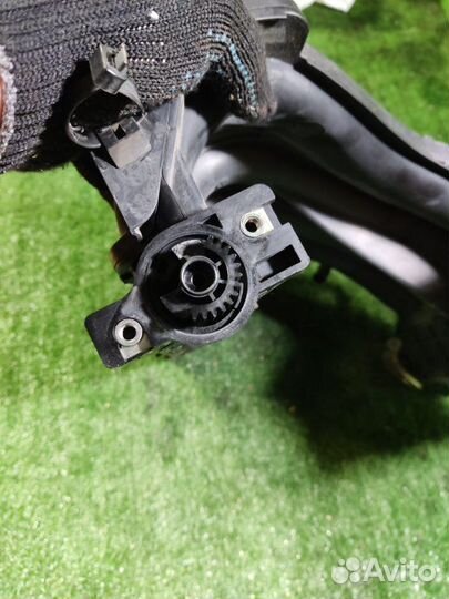 Впускной коллектор Nissan 2.0 Mr20De