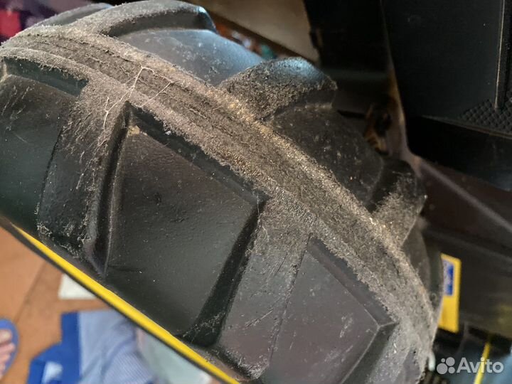 Педальный трактор