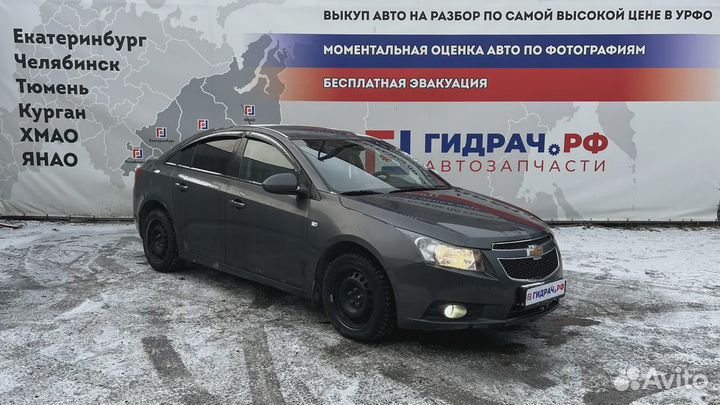 Фонарь задний в бампер правый Chevrolet Cruze 95240545