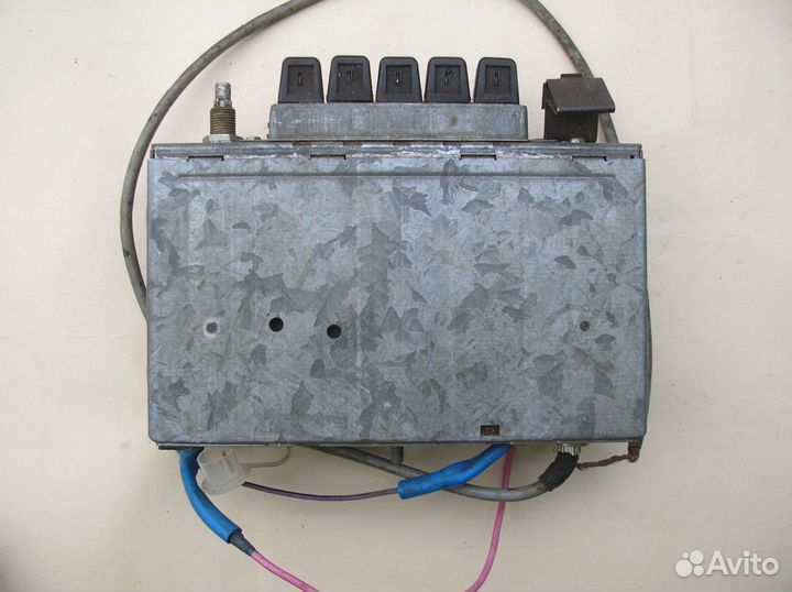 Автомобильный винтаж радиоприёмник(невысылаюнаЮга)