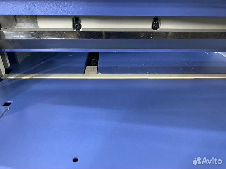 Гильотинный резак для бумаги