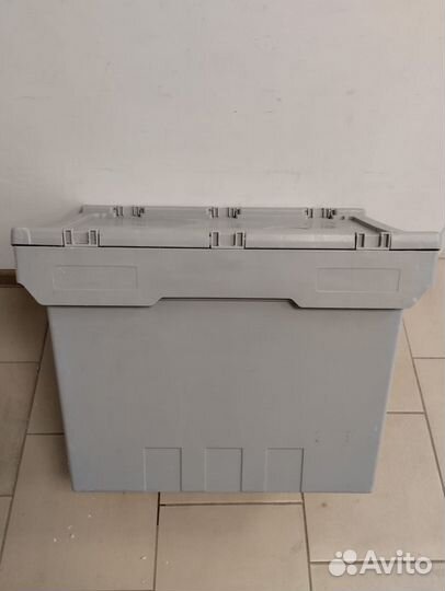 Пластиковые контейнеры с распашной крышкой