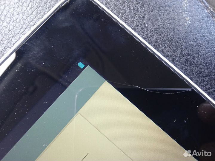 Планшет Asus с трещиной на экране