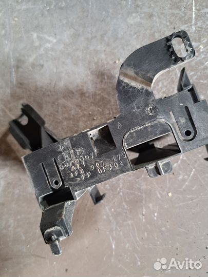 Кронштейн блока управление парктроником Audi A6 C6