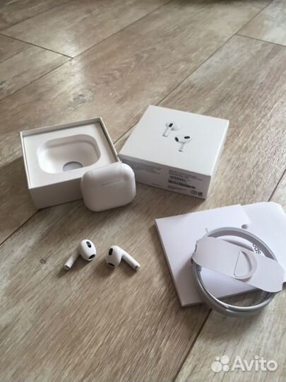 Продам беспроводные наушники AirPods 3