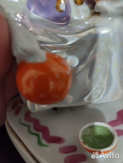 Фарфоровая статуэтка 