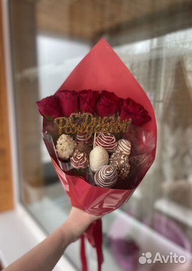 Клубника в шоколаде; ягодные букеты