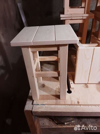 Табуретки из дерева