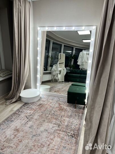 Зеркало с подсветкой. Стойка освещения/подсветки