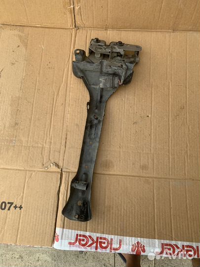 Замок капота Volkswagen Touareg 7L