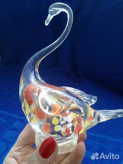 Статуэтка лебедь (цветное стекло)