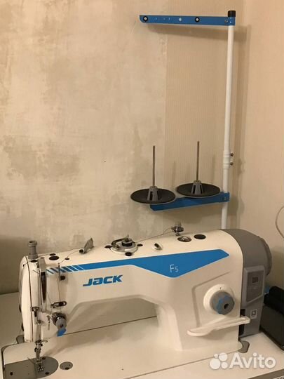 Продаю швейную машину