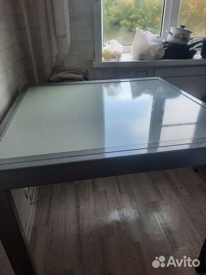 Кухонный стол