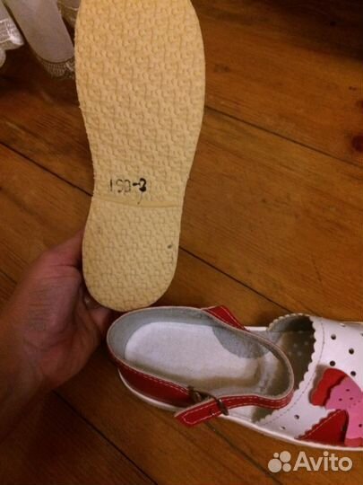 Продам сандалии