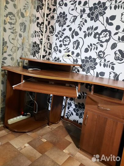 Компьютерный стол