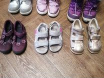 Обувь (сандалии, ботинки, сапоги) для девочки