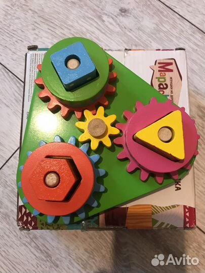 Бизиборд, сортер - пирамидка из дерева