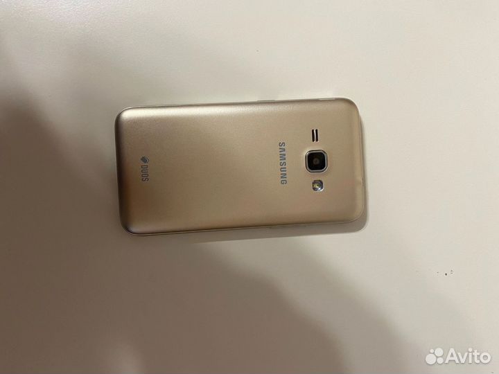 Телефон Samsung galaxy J1