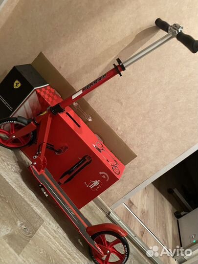 Самокат новый Ferrrari