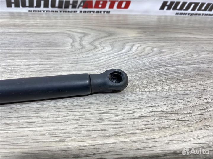 Амортизатор капота VW Туарег