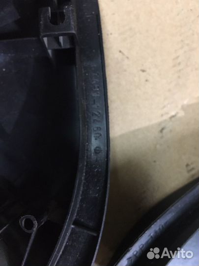 Треугольники на зеркало Toyota Corolla