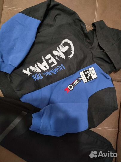 Два костюма на мальчика 140р
