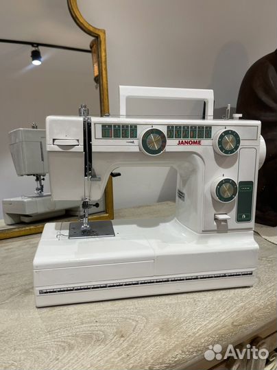 Швейная машина Janome Le22