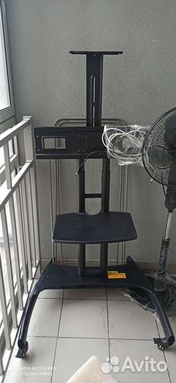 Кронштейн на колёсах под тв