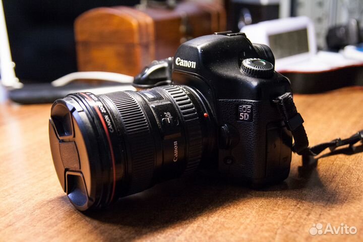 Полнокадровый зеркальный фотоаппарат Canon EOS 5D