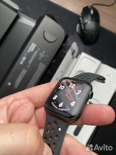 Часы Apple watch se 44 mm nike