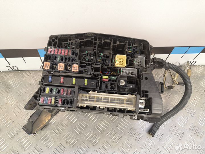 Б/У Блок предохранителей моторный