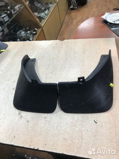 Брызговик Nissan Wingroad