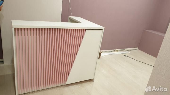 Стойка ресепшн