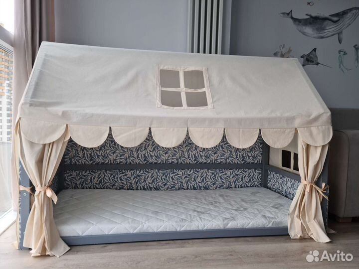 Детская кроватка домик