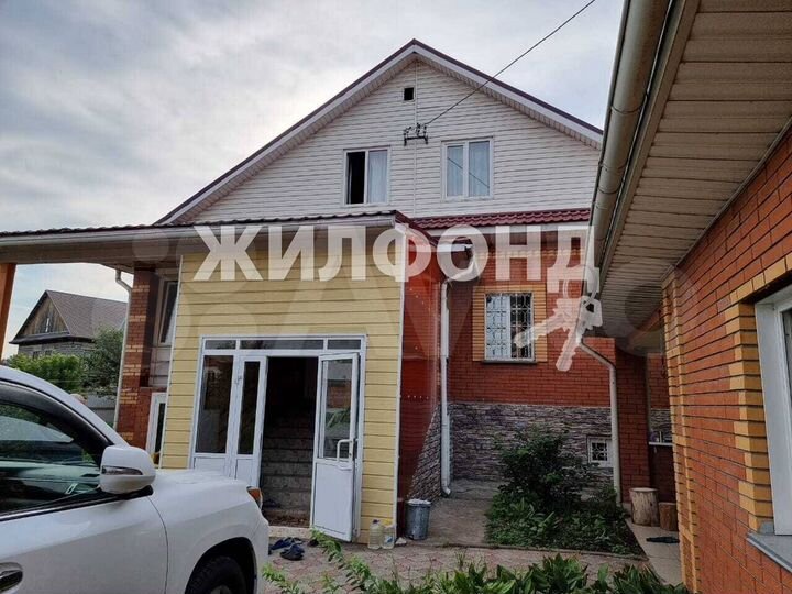 Дом 411,7 м² на участке 7,6 сот.