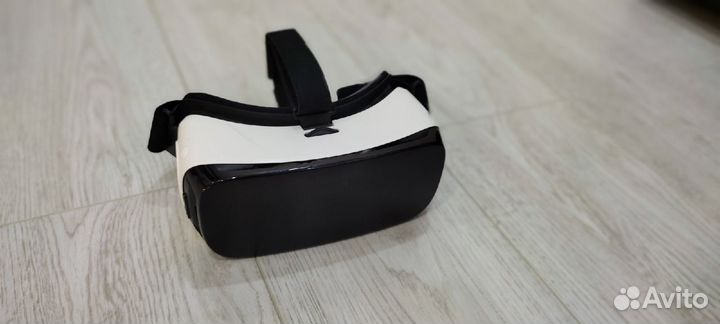 Очки виртуальной реальности Samsung Gear VR