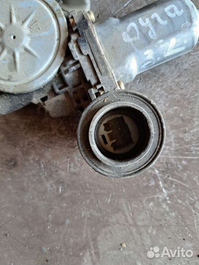 Стеклоподъёмник задний левый Nissan Fuga