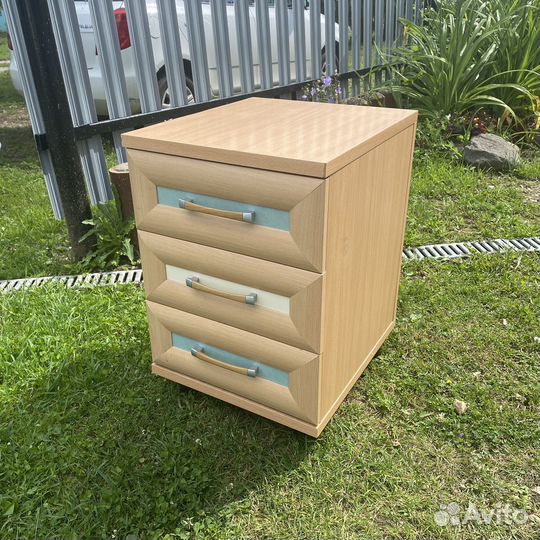 Тумба прикроватная