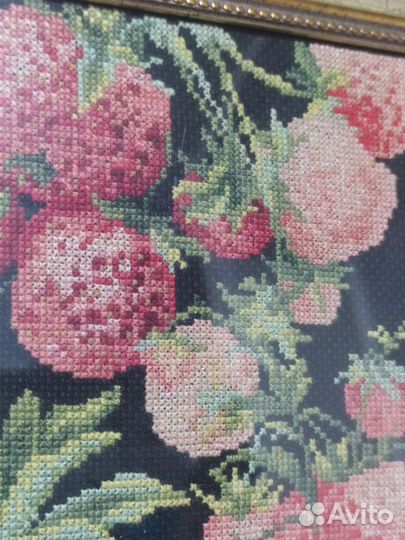 Картина. Вышивка крестом. Клубника