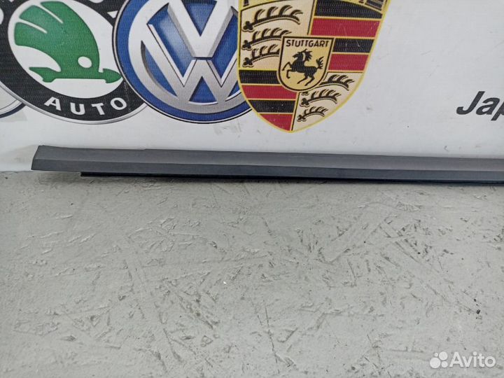 Молдинг стекла задний левый Volkswagen Golf cxsa