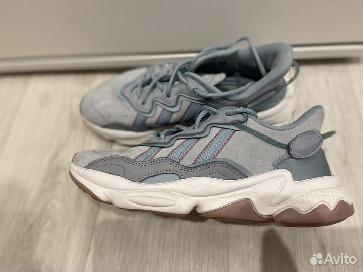 Кроссовки adidas ozweego